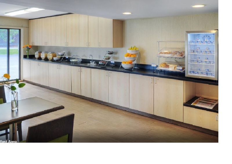 Ramada By Wyndham Kingston Motel Bagian luar foto