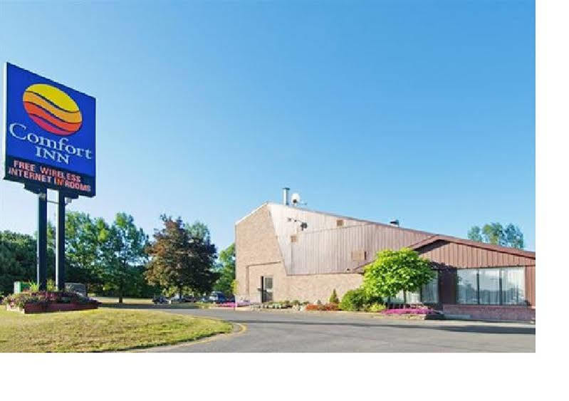 Ramada By Wyndham Kingston Motel Bagian luar foto